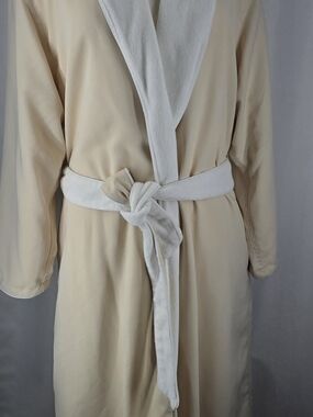 Elegant Cream Shawl-Collar Women's Robe with White Trim